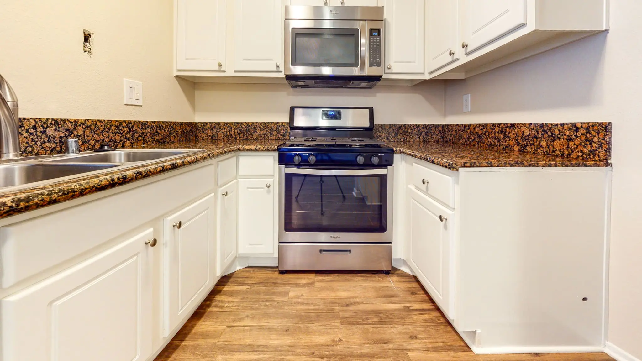 The-Oaks-2-Bed-2-Bath-104-Kitchen
